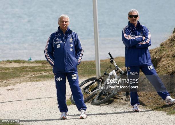 Pierre MANKOWSKI / Raymond DOMENECH - - entrainement / Footing - Tignes - Stade de preparation de l equipe de France - Tignes -