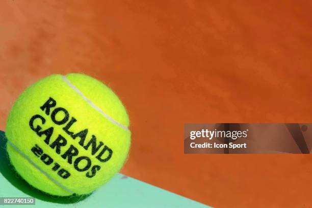 Illustration Balle / Terre Battue - - Entrainement - Roland Garros 2010 -