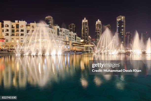 dubai fountain, dubai mall, dubai, uae. - dubai fountain stock pictures, royalty-free photos & images