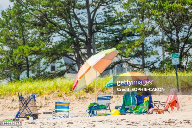 beach equipment - équipement imagens e fotografias de stock