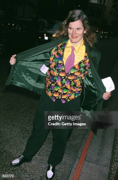 Comedianne Paula Poundstone arrives at the Los Angeles chapter of Death Penalty Focus'' 10th Annual awards banquet April 4, 2001 in Los Angeles, CA....