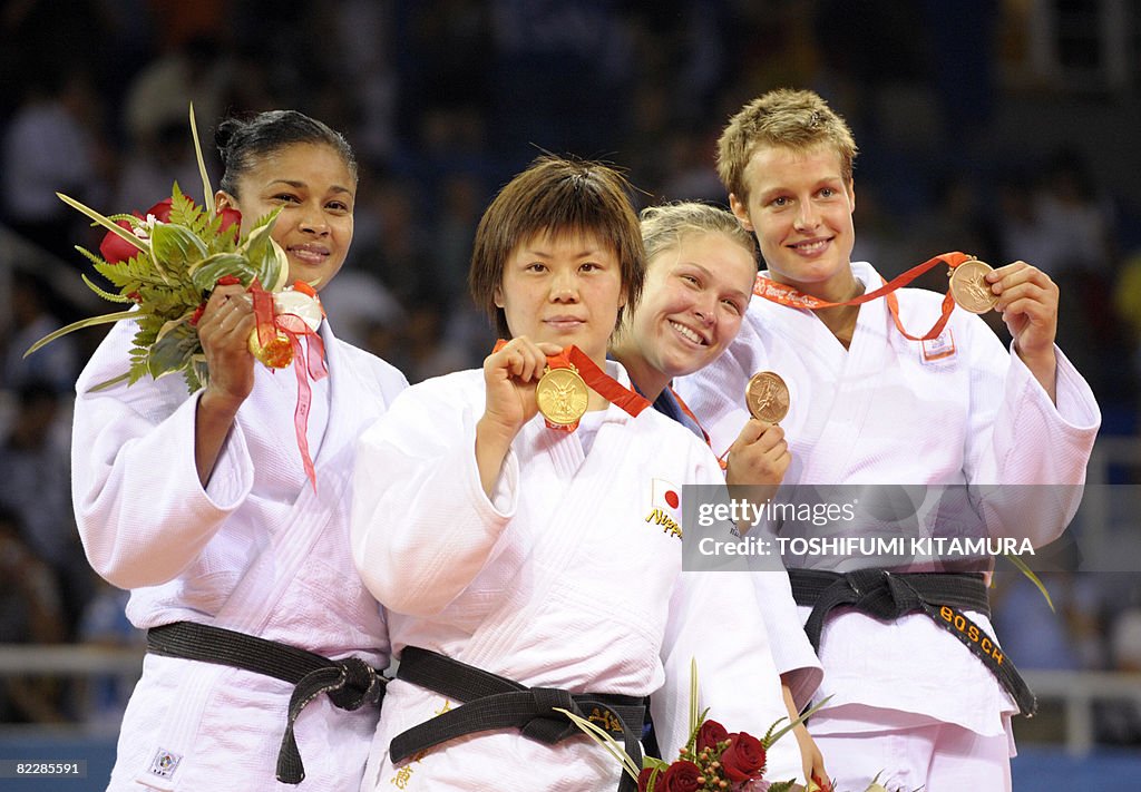Japan's Masae Ueno (2ndL), Cuba's Anaysi