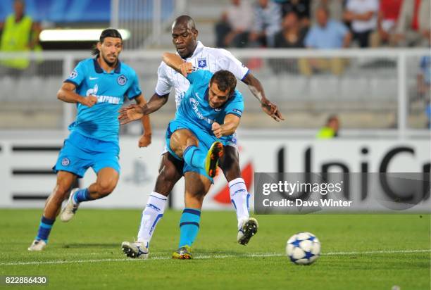 Aleksandr KERZHAKOV / Adama COULIBALY - - Auxerre / Zenith Saint Petersbourg - Tour preliminaire Champions League 2010/2011 - Stade Abbe Deschamps -...