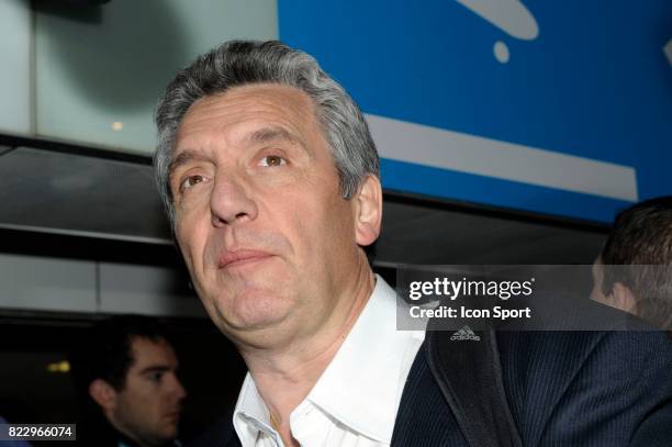 Claude ONESTA - Arrivee de l'Equipe de France de Handball - Championne du Monde - - Aeroport de Paris - Charles de Gaulle ,