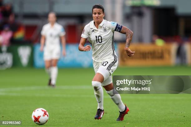 Dzsenifer Marozsan of Germany controls the ball during the Group B match between Russia and Germany during the UEFA Women's Euro 2017 at Stadion...