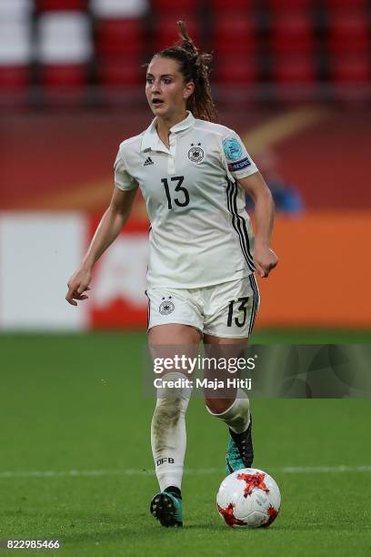 Sara Daebritz of Germany controls the ball during the Group B match between Russia and Germany during the UEFA Women's Euro 2017 at Stadion...