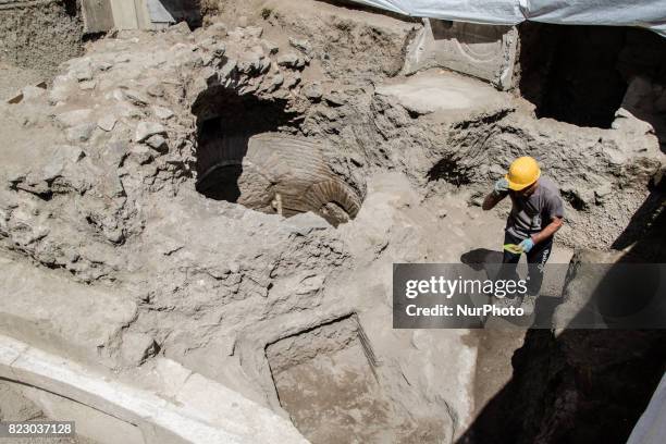 The discovery new Tomb at Pompei July on 20 Italy, of influential celebrity Pompeii, The long epigraph of 4 meter on 7 stripe, to tell the venture.