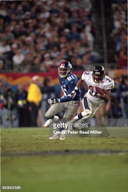 Super Bowl XXXV: Baltimore Duane Starks in action, returning interception for touchdown vs New York Giants at Raymond James Stadium. Tampa, FL...