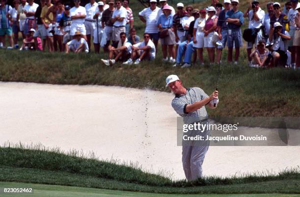 Ernie Els in action, chipping from sand trap at Oakmont CC. Oakmont, PA 6/16/1994 -- 6/20/1994 CREDIT: Jacqueline Duvoisin