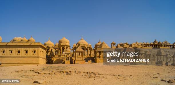 bada bagh cenotaphs | jaisalmer | rajasthan | india - jaisalmer fotografías e imágenes de stock