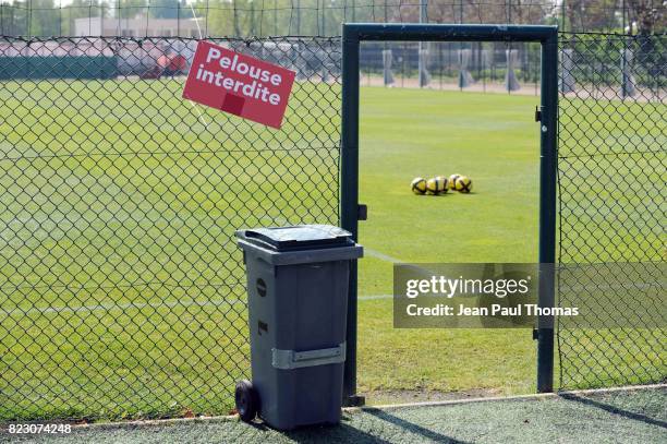 Pelouse Interdite Photos And Premium High Res Pictures Getty Images pelouse-interdite-photos-and-premium-high-res-pictures-getty-images