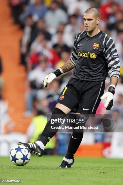 Victor Valdes - - Real Madrid / Barcelone - 1/2 finale aller de Ligue des Champions -Madrid-StadeSantiago Bernabeu-,