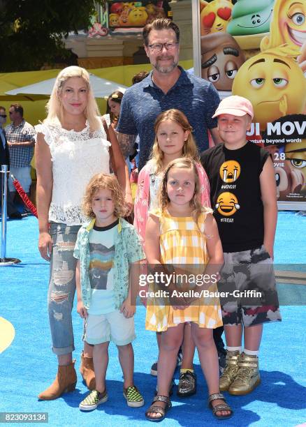 Tori Spelling, Dean McDermott and children Finn McDermott, Liam McDermott, Stella McDermott and Hattie McDermott arrive at the premiere of 'The Emoji...