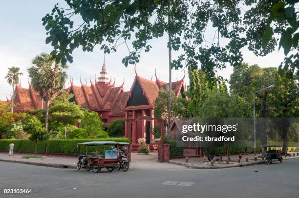 street scene outside the national museum in phnom penh, cambodia - phnom penh stock pictures, royalty-free photos & images