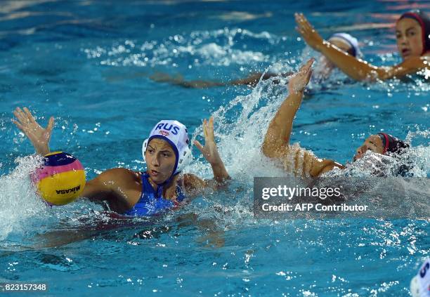 Kiley Neushul fights for the ball with captain Ekaterina Prokofyeva of Russia's in 'Hajos Alfred' swimming pool in Budapest on July 26, 2017 during a...