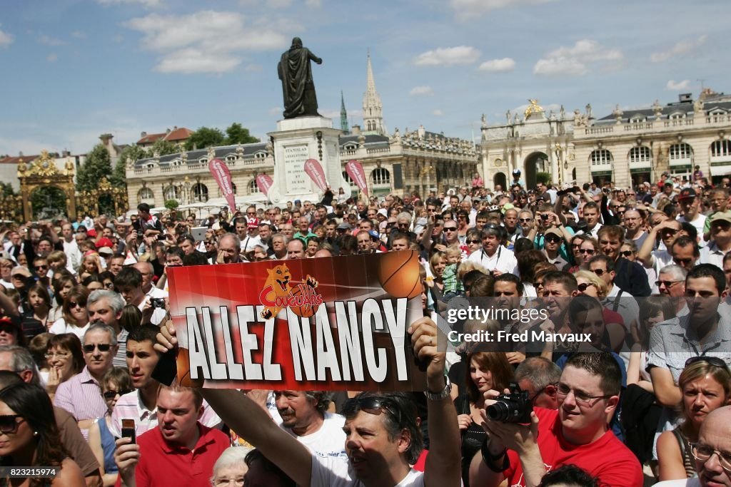 Supporters Place Stanislas    Retour Des Joueurs De Nancy Apres Leur Titre De Champion De France  Pro A