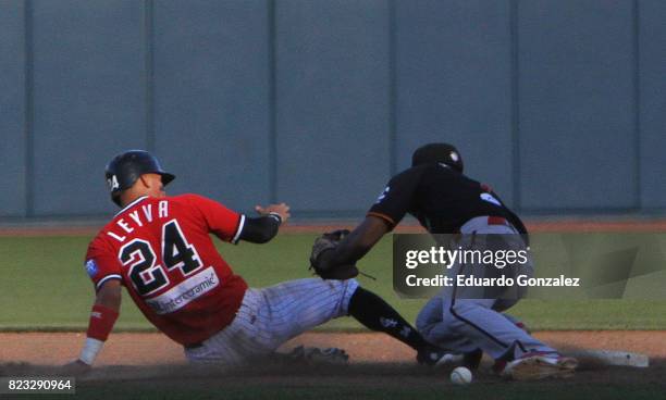 Samar Leyva of Guerreros de Oaxaca and Jasson Atondo of Piratas de Campeche in action during the match between Piratas de Campeche and Guerreros de...