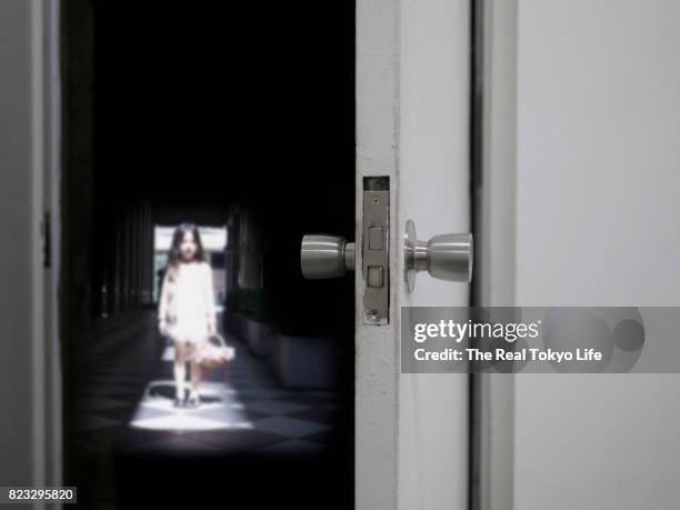 girl on doorway - horror movie ストックフォトと画像