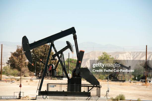 oil field and oil pump near bakersfield, california, usa - san joaquin valley stock pictures, royalty-free photos & images