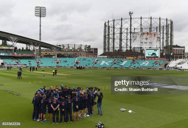 Ex England captain Graham Gooch talks to the team before the 3rd Investec Test match between England and South Africa at The Kia Oval on July 27,...