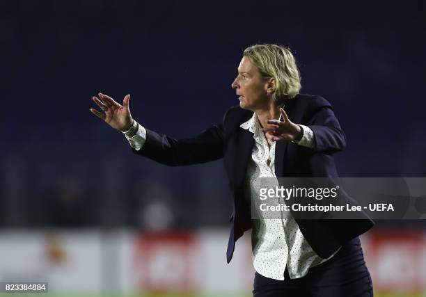 Martina Voss-Tecklenburg, head coach of Switzerland shouts orders to her players during the UEFA Women's Euro 2017 Group C match between Switzerland...