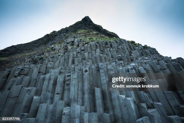 Famous Hexagonal Rocks Hexagonal Rocks Fotografías e imágenes de stock - Getty Images