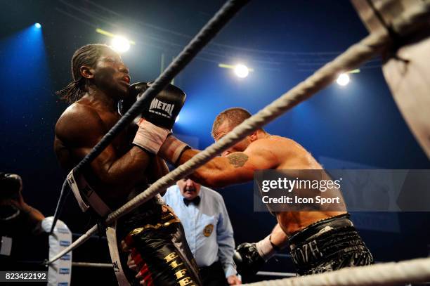 Avtandil KHURTSIDZE / Hassan N'DAM - - Championnat du Monde WBA des poids Moyens - Palais des Sports - Paris,