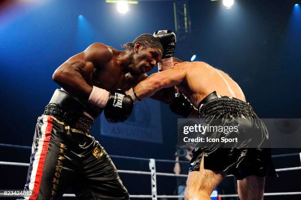 Avtandil KHURTSIDZE / Hassan N'DAM - - Championnat du Monde WBA des poids Moyens - Palais des Sports - Paris,