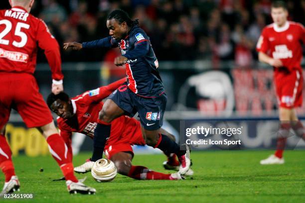 Stephane SESSEGNON - - Valenciennes / PSG - 1/4 Finale Coupe de la Ligue 2010/2011 -