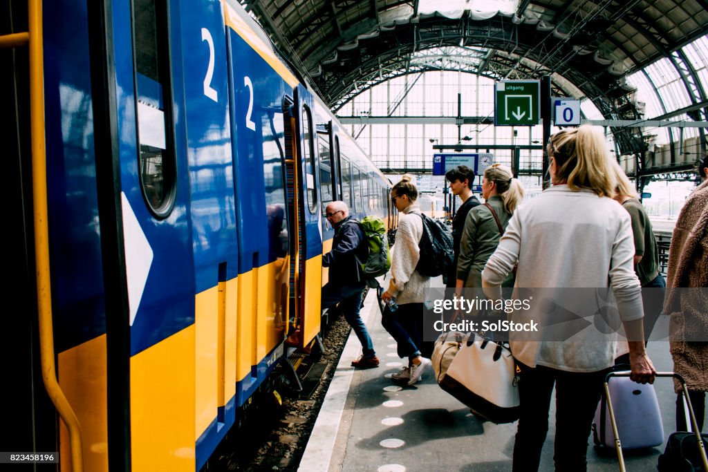 Amigos, coger el tren en Amsterdam