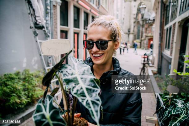 einkaufen in amsterdam - shopping with bike stock-fotos und bilder