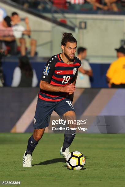 Graham Zusi of United States drives the ball during the CONCACAF Gold Cup 2017 final match between United States and Jamaica at Levi's Stadium on...