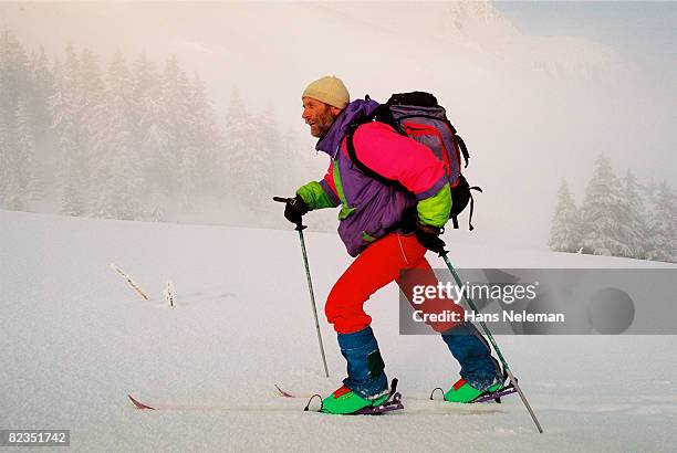 side profile of a mature man skiing on snow, petros mountain, carpathian mountain range, ukraine  - スキーパンツ ストックフォトと画像