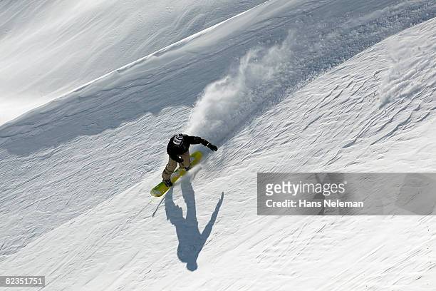 high angle view of a person snowboarding, russia  - snowboard 個照片及圖片檔