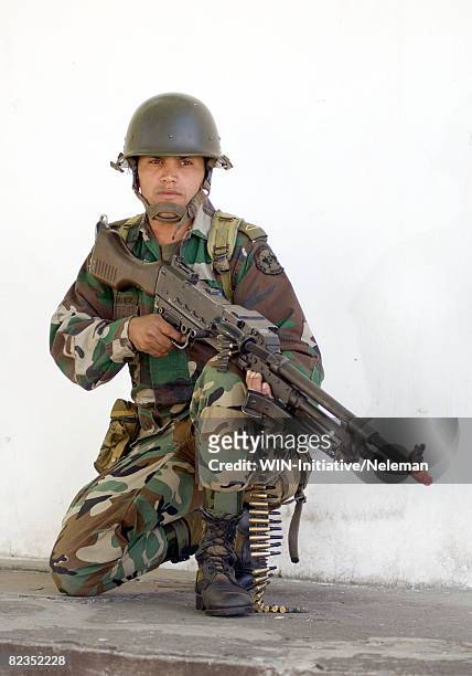 portrait of an army soldier holding a rifle, salto, uruguay - soldatenhelm stockfoto's en -beelden
