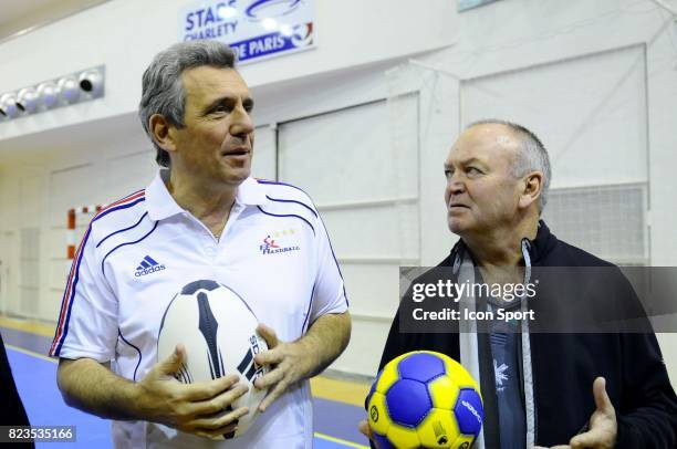Graham HENRY / Claude ONESTA - - Operation Adidas -Rencontre entre les All Blacks et les joueurs de lÆEquipe de France de Handball - Salle Charpy -...