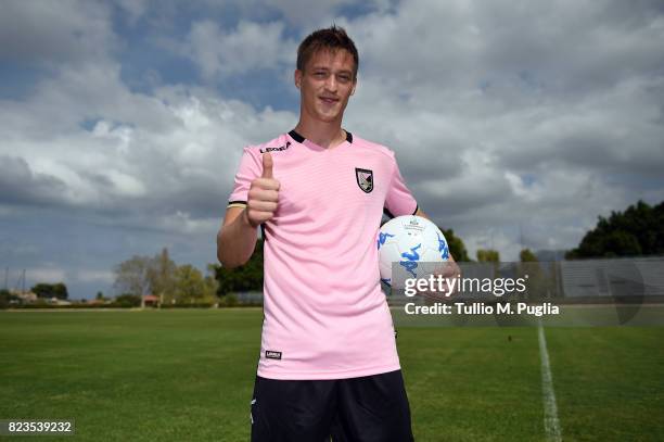 Radoslaw Murawski poses during his presentation as new player of US Citta' di Palermo at Carmelo Onorato training center on July 27, 2017 in Palermo,...