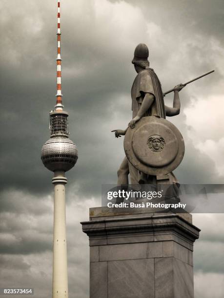 statue of palace bridge (schloßbrücke) with berlin tv tower in the background, in berlin, germany - pont du château photos et images de collection