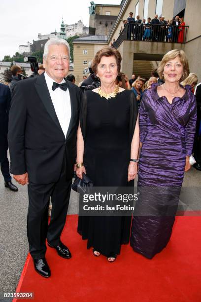 Former German President Joachim Gauck with his partner Daniela Schadt and Helga Rabl-Stadler attend the 'La Clemenzia di Tito' premiere during the...