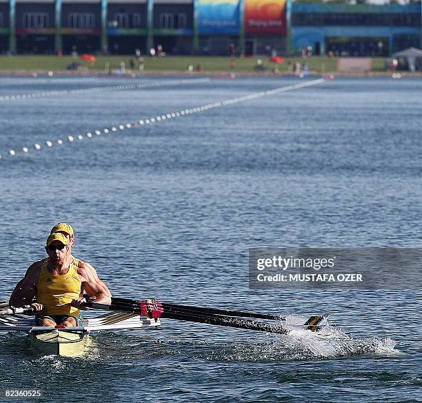Model Rick Edwards Rowing 71 Anthony Edwards Rowing Stock Photos, High-Res Pictures, and Images ...