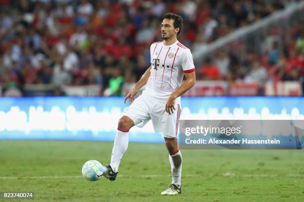 Mats Hummels of Bayern Muenchen runs with the ball during the International Champions Cup 2017 match between Bayern Muenchen and Inter Milan at...