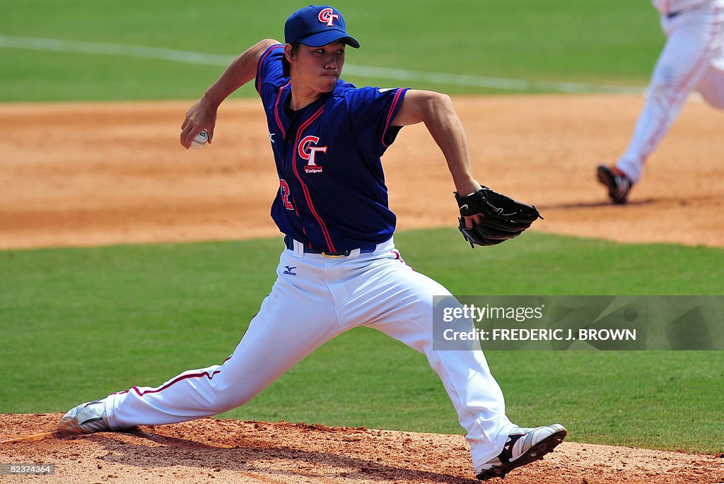Taiwan starting pitcher Lee Chen-Chang w