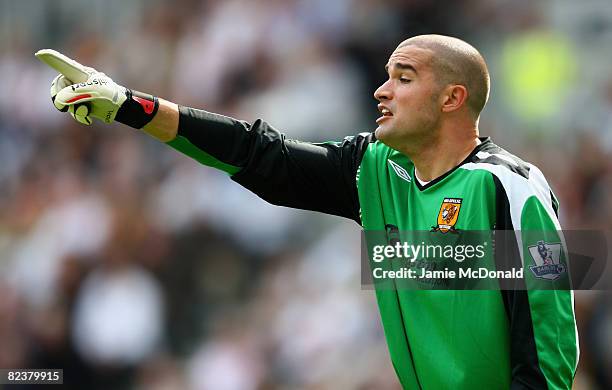 Boaz Myhill of Hull City in action during the Barclays Premier League match between Hull Ciy and Fulham at the KC Stadium on August 16, 2008 in Hull,...