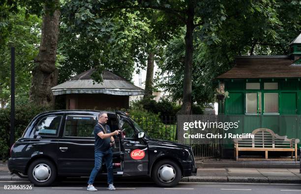 Hackney Driver 243 Hackney Taxi Stock Photos, High-Res Pictures, and Images - Getty Images
