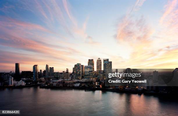 aerial view over canary wharf skyline in london - isle of dogs london - fotografias e filmes do acervo