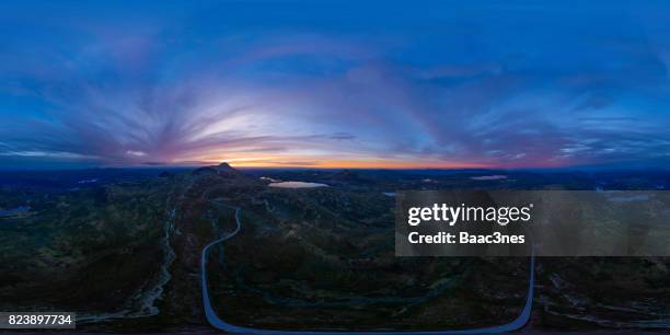 360 degree aerial view of gaustatoppen in sunset - 360 fotografías e imágenes de stock