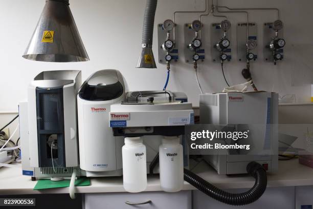 Spectometers Lab Spectrometer Lab Photos and Premium High Res Pictures - Getty Images