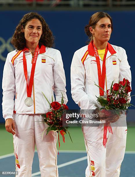 Silver medalists Virginia Ruano Pascual and Anabel Medina Garrigues of Spain pose after their defeat to Venus Williams and Serena Williams of the...