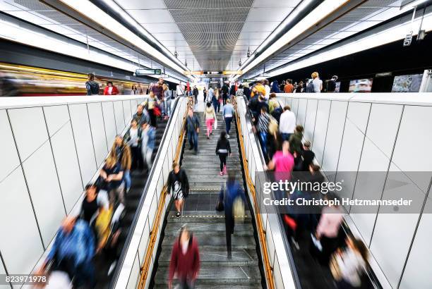 rush hour - crowded elevator stockfoto's en -beelden