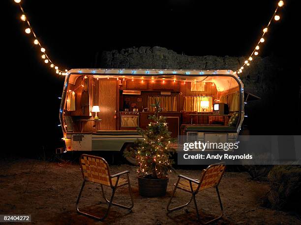 trailer at night with christmas decorations - camping outdoors stock pictures, royalty-free photos & images